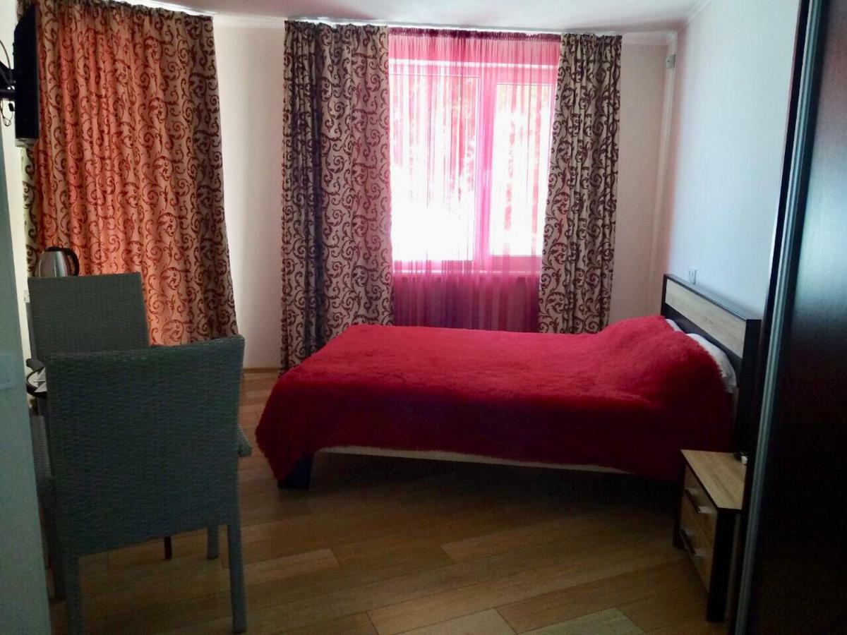 Hotel Tsvetok Oldenburg Bagian luar foto
